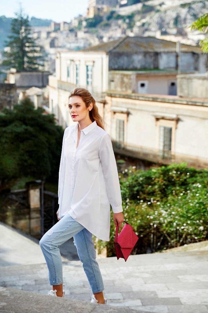 белая блузка